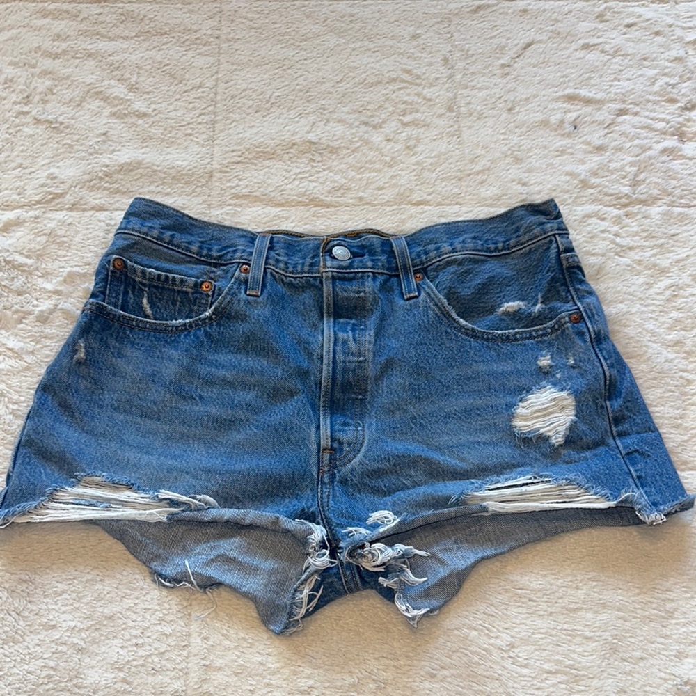 Levi’s | size 32 | jean shorts